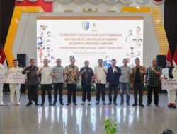 Pj. Gubernur Samsudin Serahkan Penghargaan Kepada Peraih Medali PON XXI Aceh-Sumut