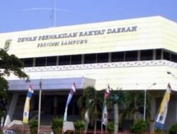 Sekretariat DPRD Provinsi Lampung Dukung Program ASRI, Pegawai Gelar Bersih-Bersih Lingkungan Kantor